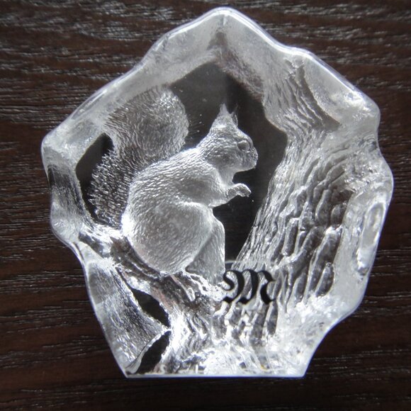 Mats Jonasson  Sweden Full Lead Crystal Paperweight Squirrel Wildlife Miniature - Picture 1 of 11